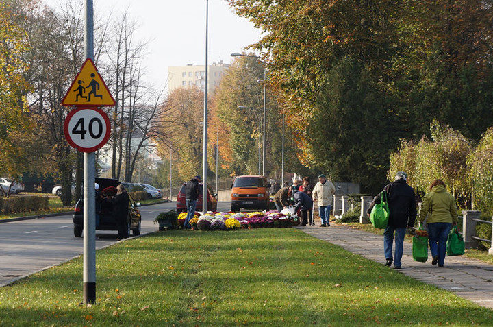 Przed Świętem Zmarłych zdjęcie nr 62942