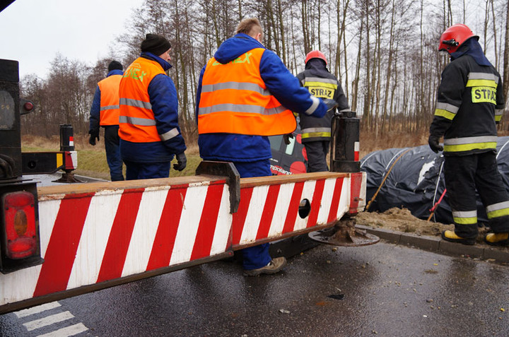 Ciężarówką wpadł do rowu zdjęcie nr 65925