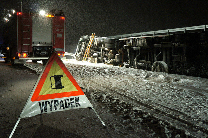 Elbląg Ciężarówka w rowie na S7