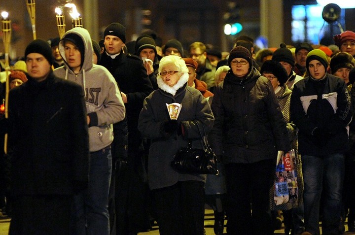 Procesja Drogi Krzyżowej zdjęcie nr 67509