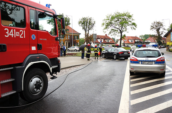 Elbląg Traugutta: czołowe zderzenie dwóch aut