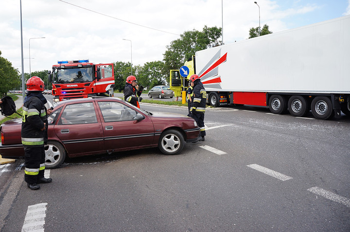 Kazimierzowo: oplem wjechał wprost pod ciężarówkę zdjęcie nr 72964