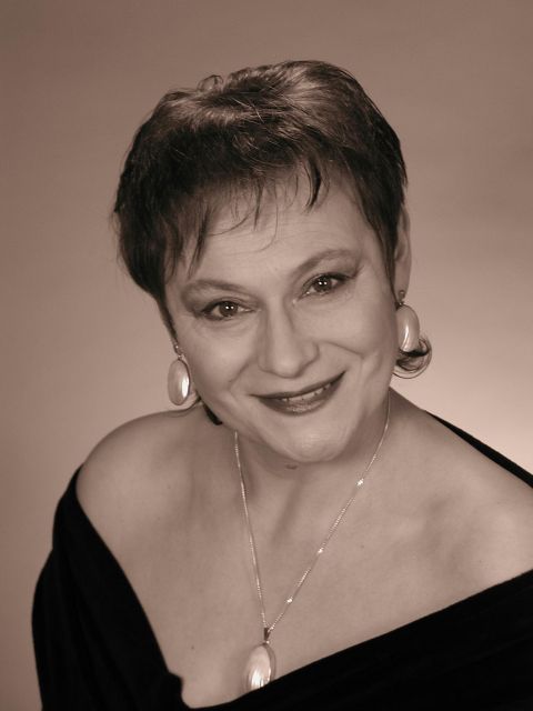 Irena Adamiak
Od roku 2000 w Teatrze Dramatycznym w Elblągu. 
Ważniejsze role teatralne zagrane w
