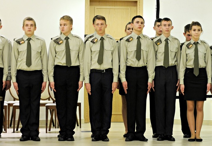 Na sztandar szkoły uroczyście przysięgamy… zdjęcie nr 77926