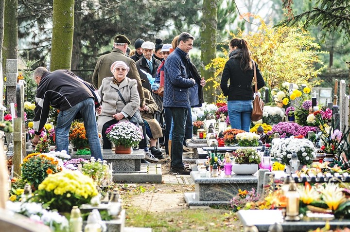 Tłumy na cmentarzach zdjęcie nr 78072