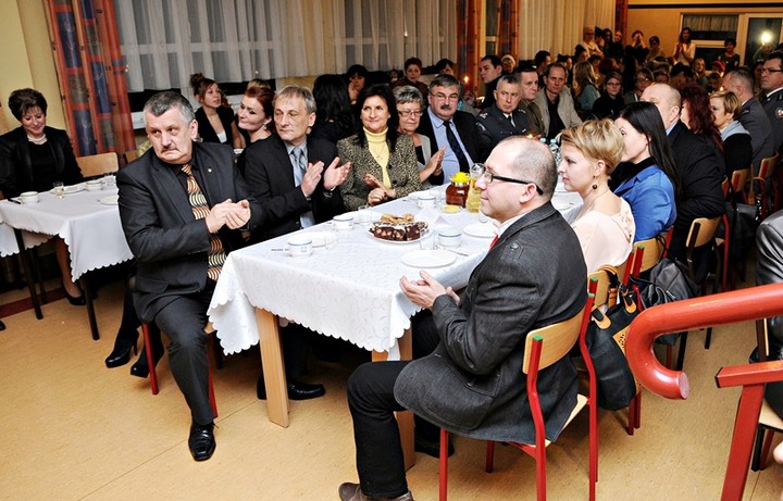 Przy jednym stole zdjęcie nr 79524