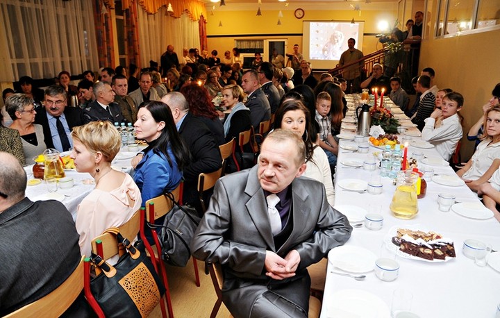 Przy jednym stole zdjęcie nr 79525