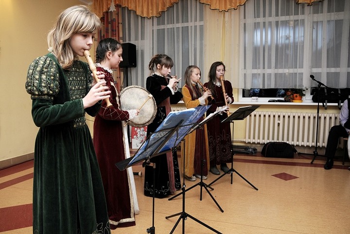 Przy jednym stole zdjęcie nr 79523