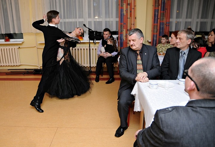 Przy jednym stole zdjęcie nr 79529