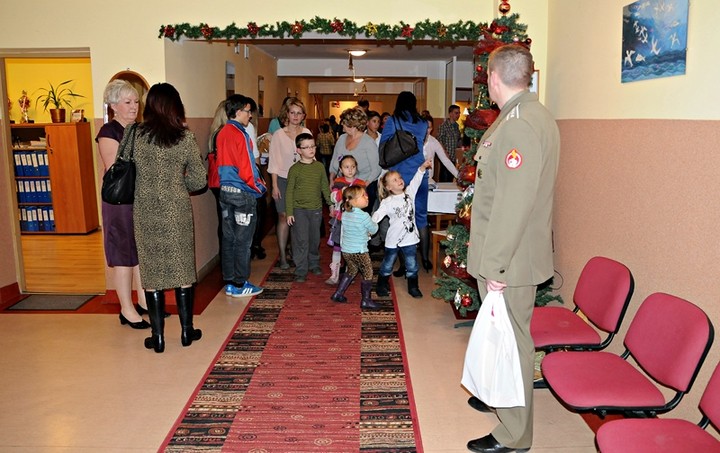 Przy jednym stole zdjęcie nr 79548