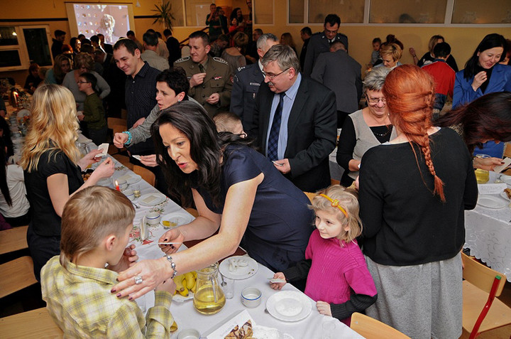 Przy jednym stole zdjęcie nr 79539