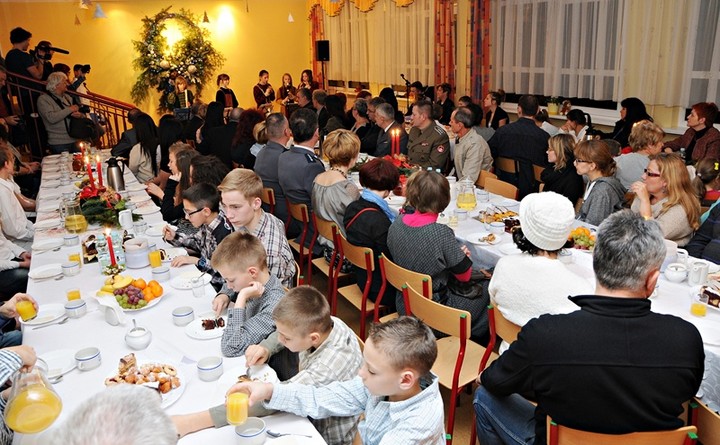 Przy jednym stole zdjęcie nr 79528