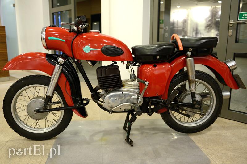 Elbląg Stare motocykle w Ratuszu Staromiejskim
