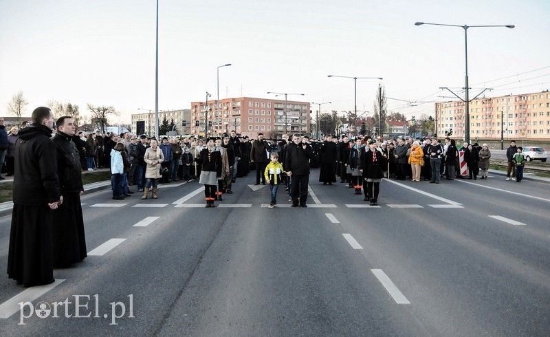 Tysiące wiernych przeszło przez miasto zdjęcie nr 86185