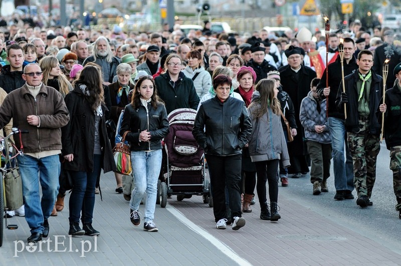 Tysiące wiernych przeszło przez miasto zdjęcie nr 86174