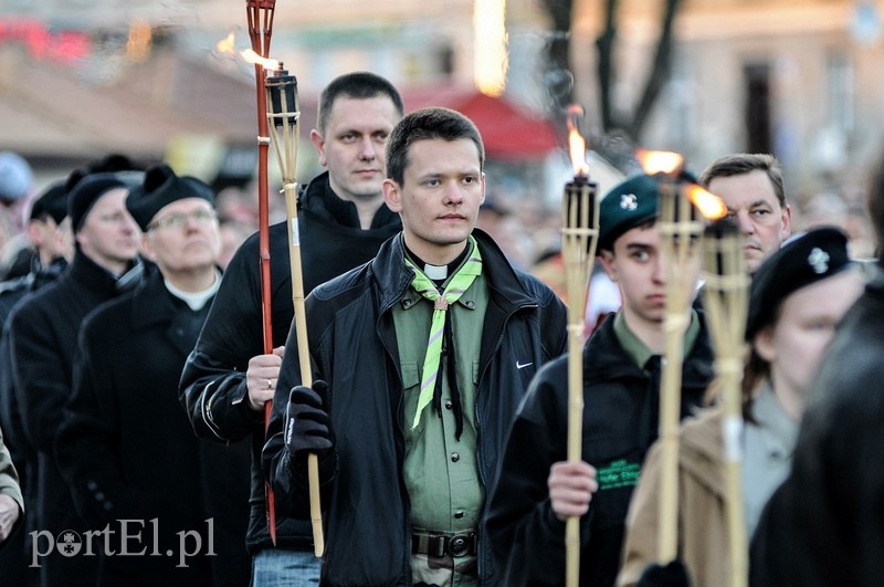 Tysiące wiernych przeszło przez miasto zdjęcie nr 86173