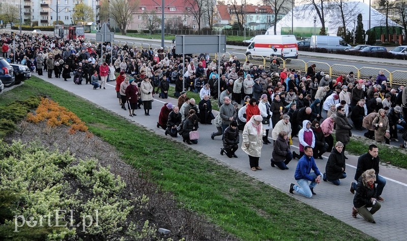 Tysiące wiernych przeszło przez miasto zdjęcie nr 86180