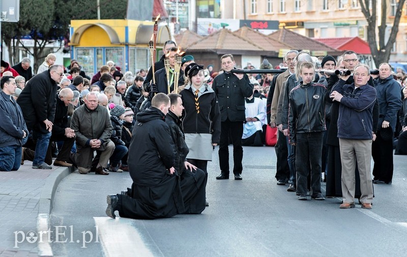 Tysiące wiernych przeszło przez miasto zdjęcie nr 86169