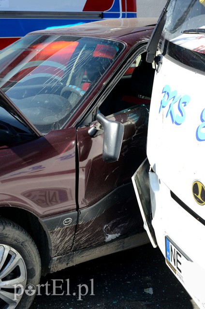 Audi wjechało wprost pod autokar zdjęcie nr 86422