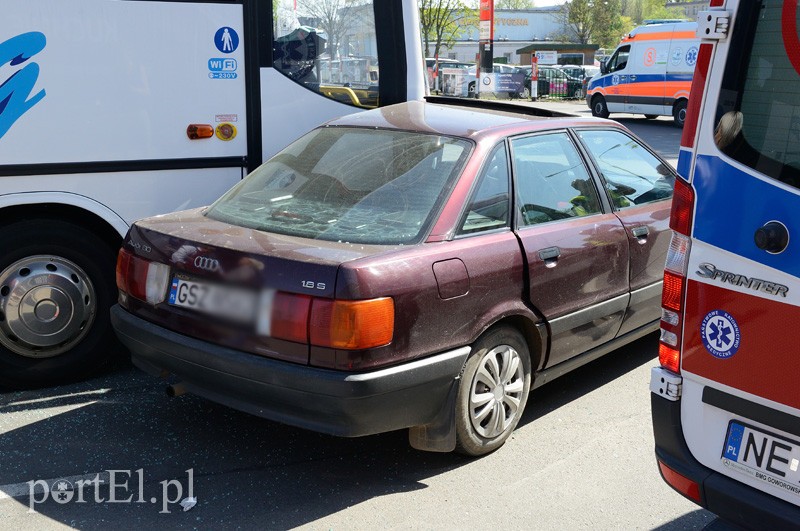 Audi wjechało wprost pod autokar zdjęcie nr 86413