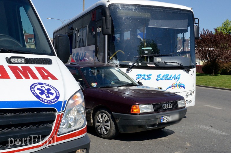 Audi wjechało wprost pod autokar zdjęcie nr 86415