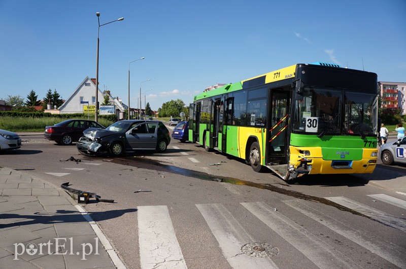 Elbląg Wymusił pierwszeństwo i uderzył w autobus
