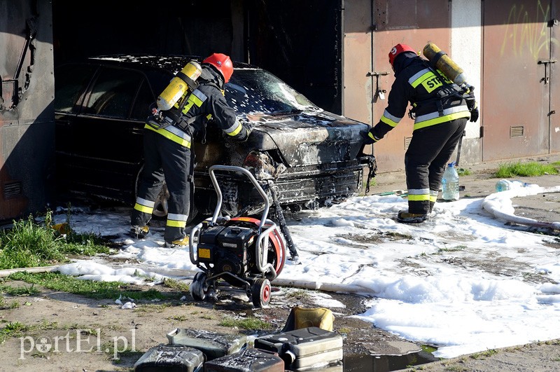 Pożar w garażu przy Malborskiej zdjęcie nr 88130