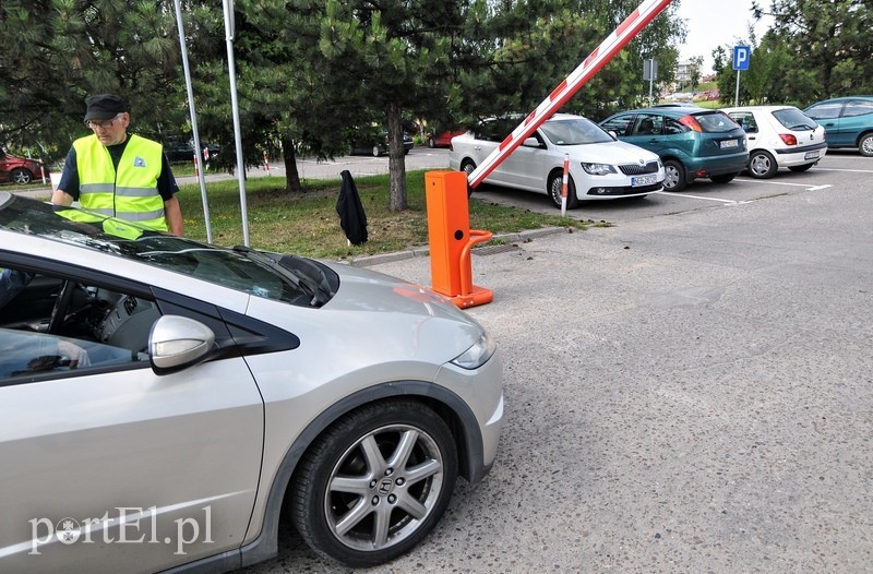 Przed szpitalem zaparkujesz, ale musisz zapłacić zdjęcie nr 90801