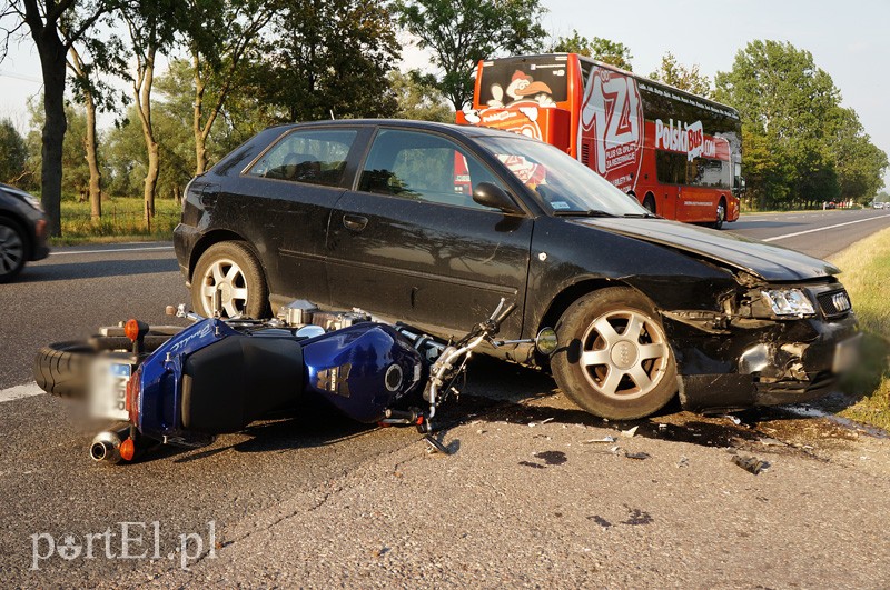 Wypadek w Kazimierzowie: ranny motocyklista w szpitalu zdjęcie nr 91951