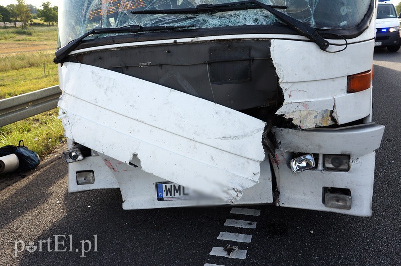 S7: autokar uderzył w tył cysterny zdjęcie nr 92434