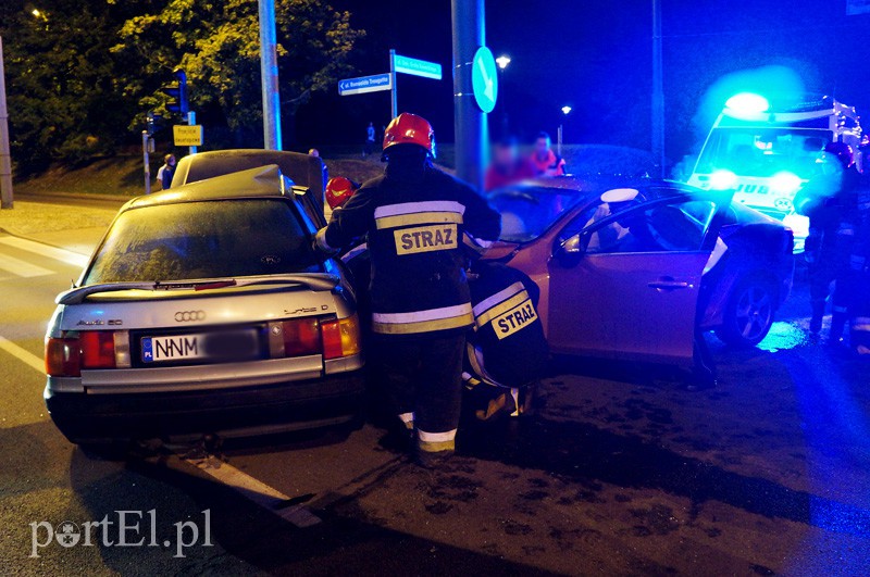 Zderzenie na skrzyżowaniu: jedna osoba w szpitalu zdjęcie nr 93743