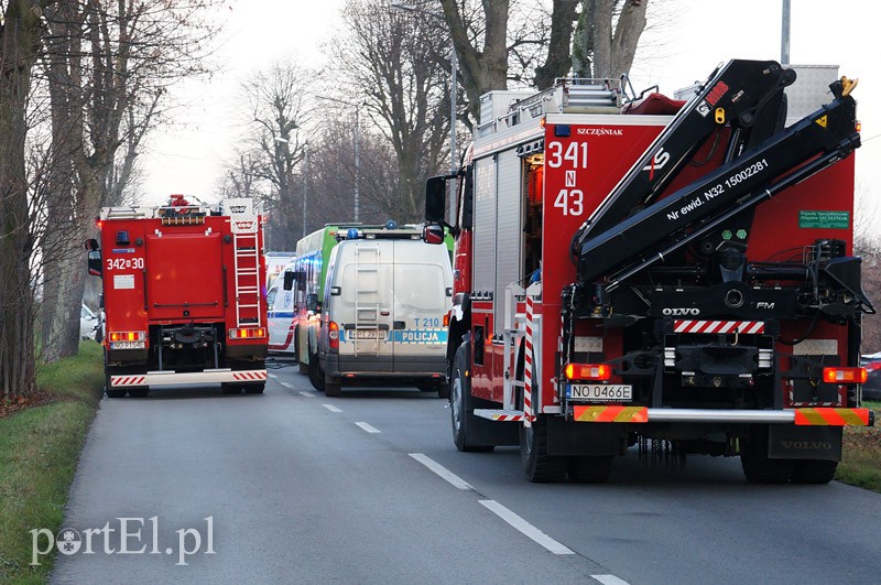 Elbląg Czołowe zderzenie w Dąbrowie. Siedem osób rannych