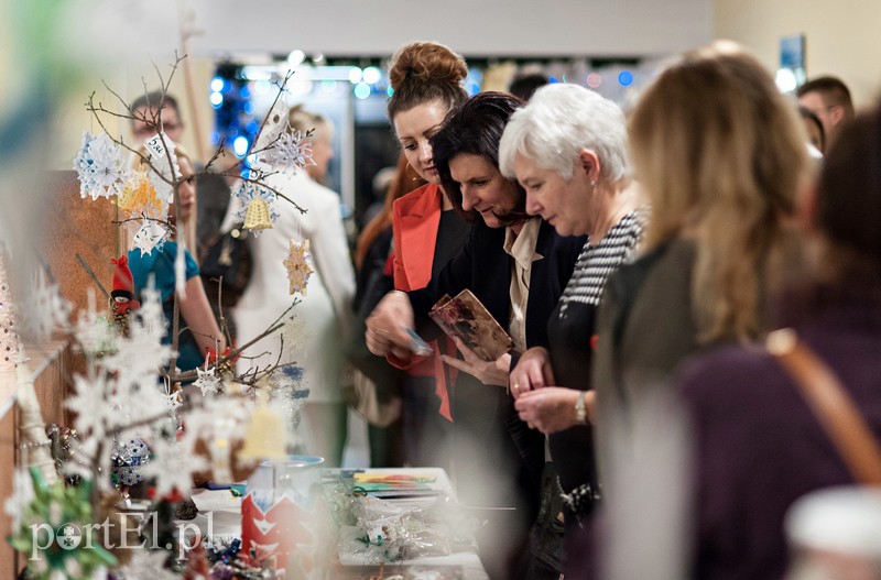 Wszyscy razem przy jednym stole zdjęcie nr 98009