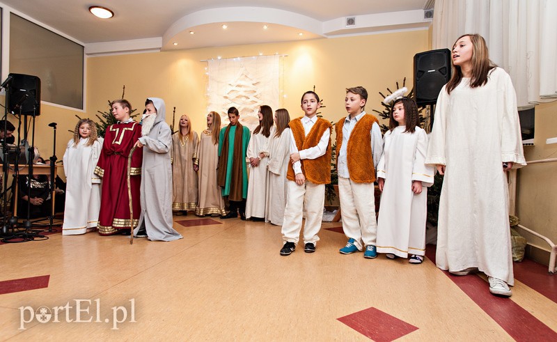 Wszyscy razem przy jednym stole zdjęcie nr 97996