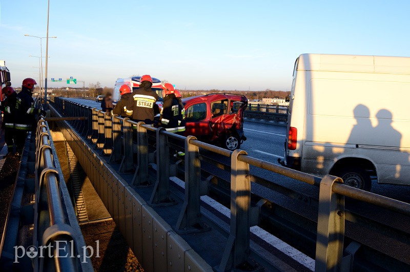 Elbląg Wypadek na obwodnicy. Dwie osoby w szpitalu