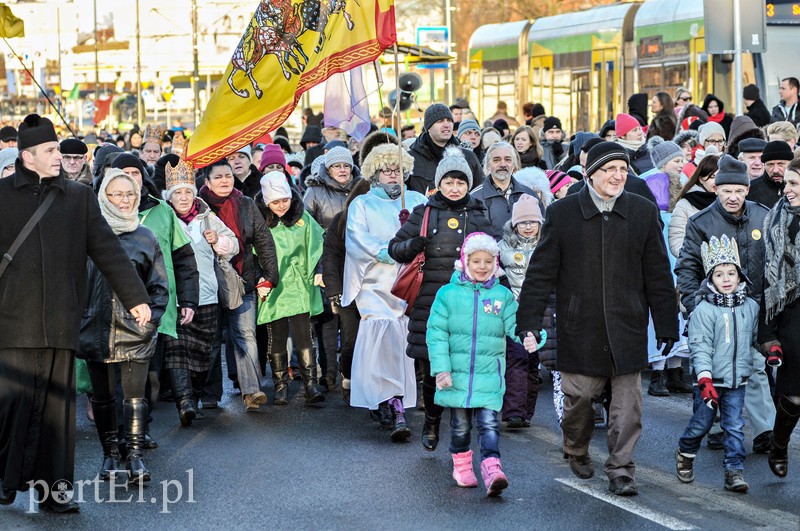 Trzej królowie przeszli ulicami Elbląga zdjęcie nr 99033