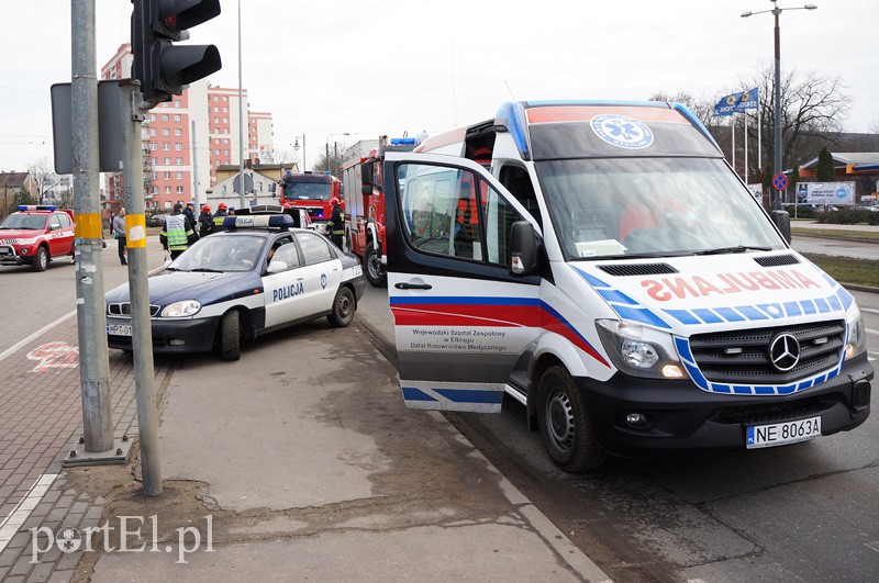 Wypadek na Grunwaldzkiej: dwie osoby w szpitalu zdjęcie nr 101502