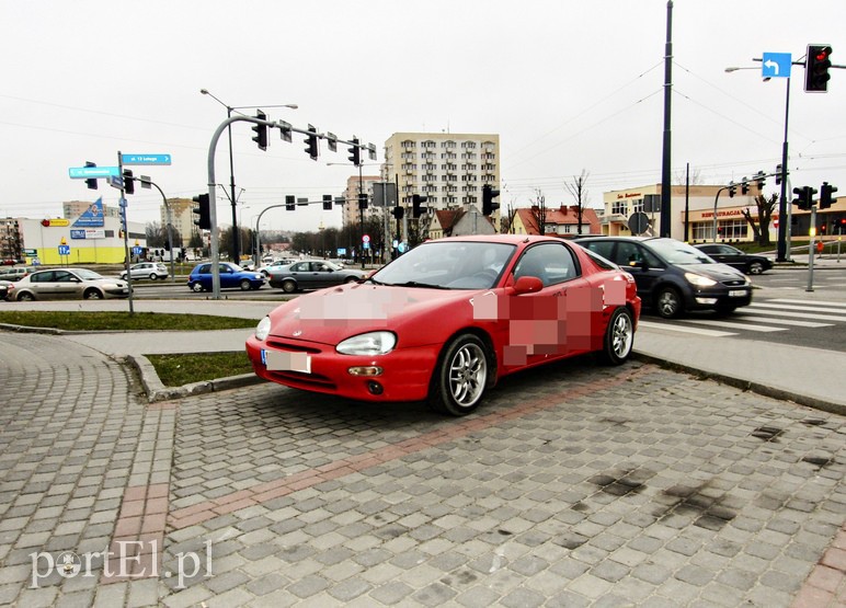 Elbląg  Parkują i reklamują – za jedno i drugie nie płacą