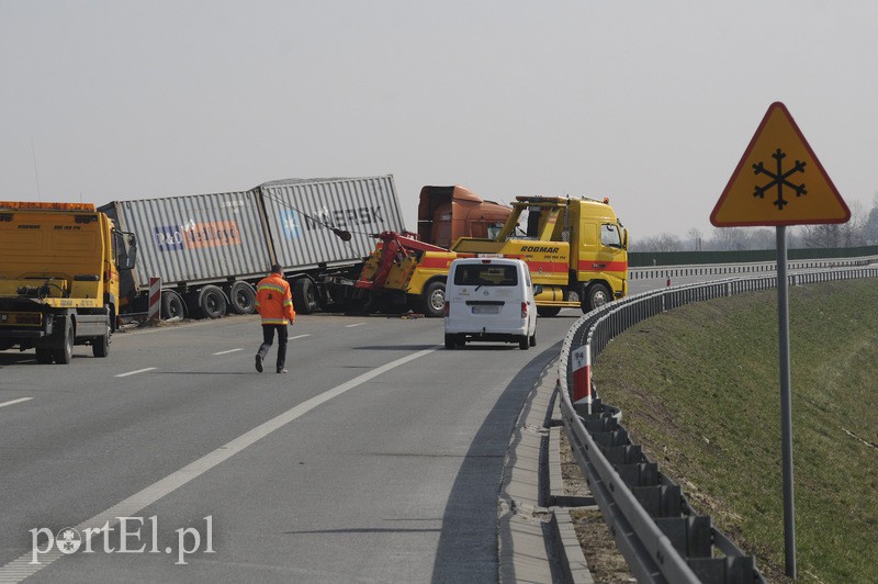 Elbląg  Przewrócił się tir, siódemka zablokowana