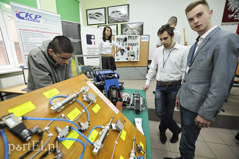 Życiowe wybory elbląskich gimnazjalistów, czyli targów szkół dzień pierwszy zdjęcie nr 102970