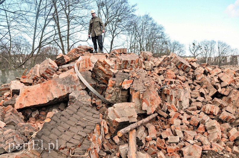 Wysadzili komin mleczarni. zdjęcie nr 103186