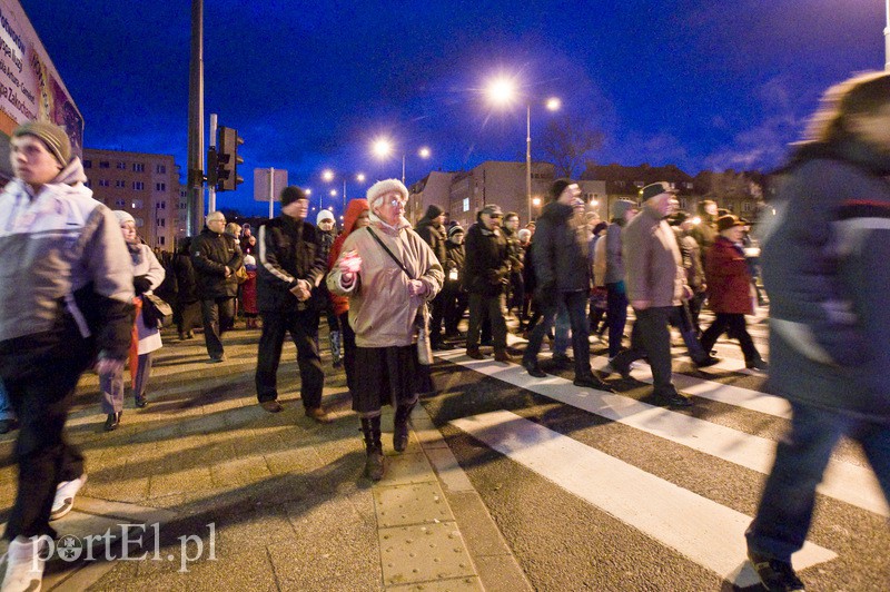 Procesja Drogi Krzyżowej przeszła ulicami miasta zdjęcie nr 103476