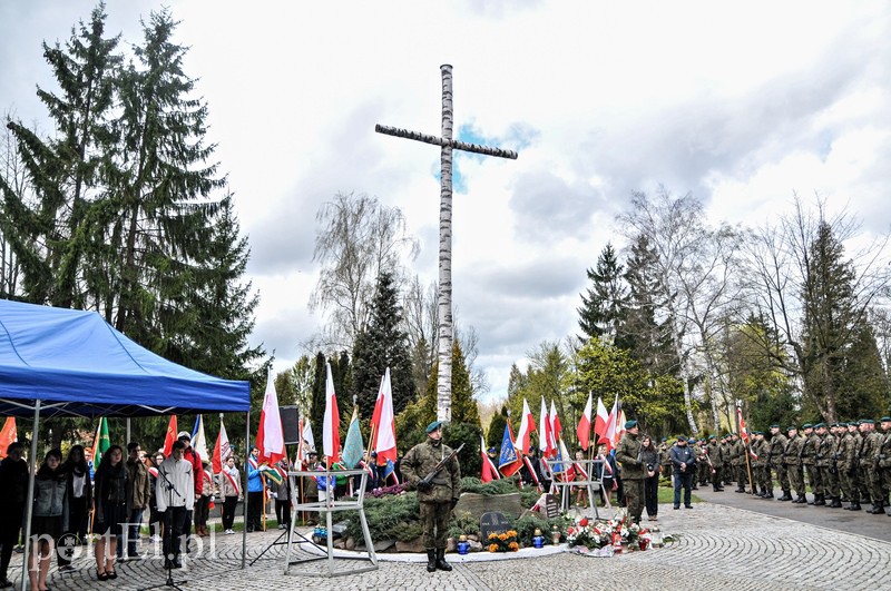 Uroczystości pod krzyżem katyńskim zdjęcie nr 103951