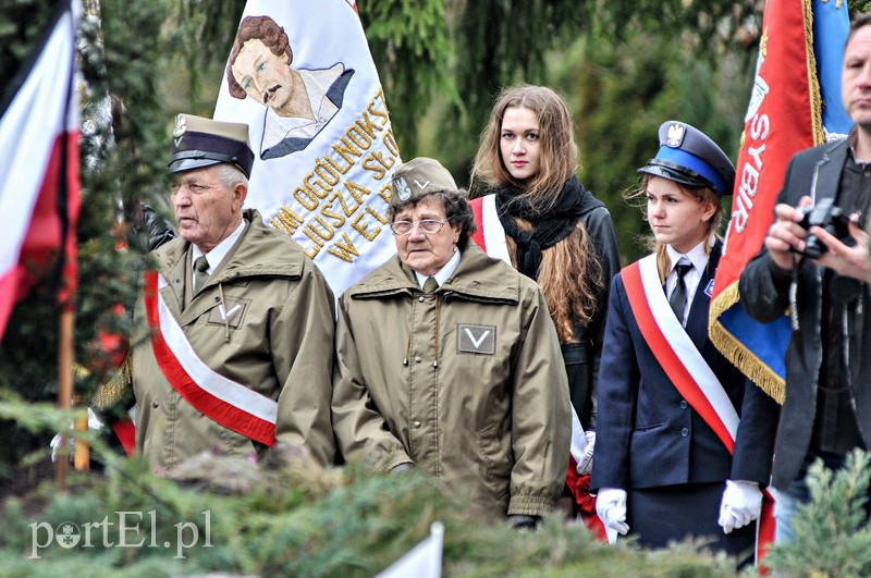 Uroczystości pod krzyżem katyńskim zdjęcie nr 103939