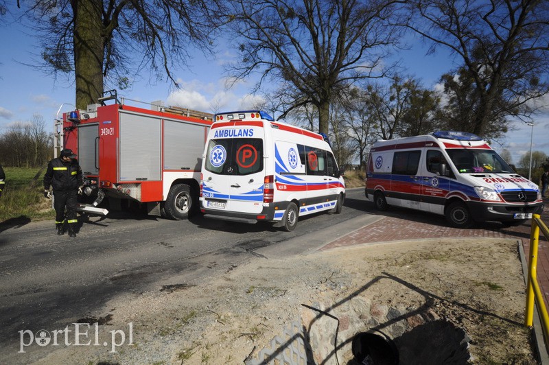  Mazdą uderzył w drzewo. Auto spłonęło zdjęcie nr 104626