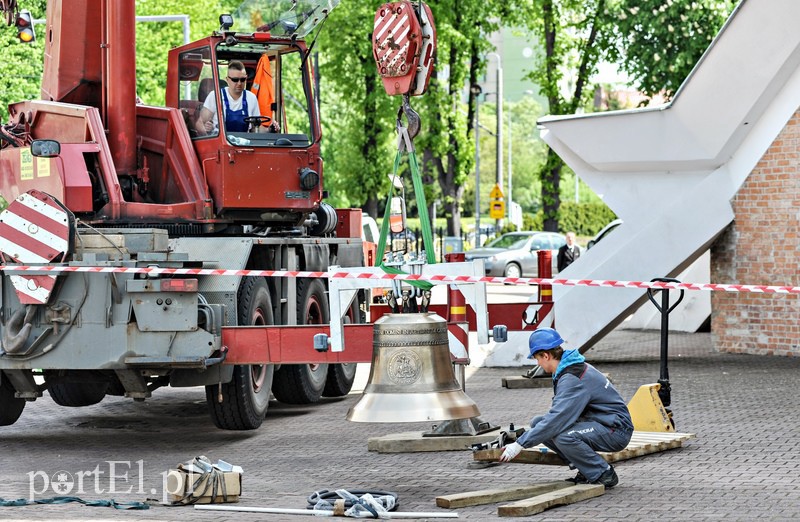 Dzwon będzie bił o godzinie 15 zdjęcie nr 106005