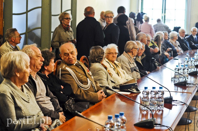 Elbląg Konsul Rosji odznaczył orderami weteranów