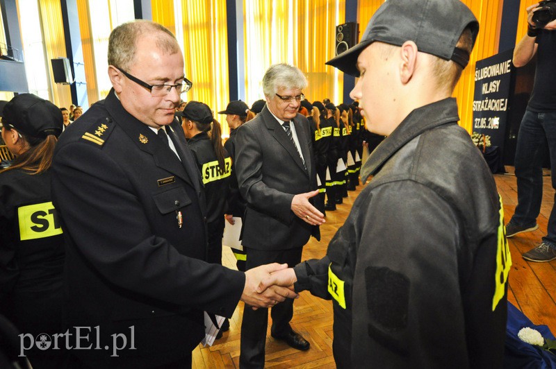  Uczą się, by zostać strażakami zdjęcie nr 107370