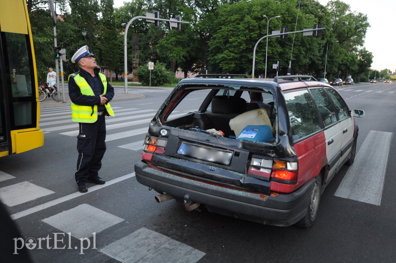  Ciężarówka nie wyhamowała, chłopiec w szpitalu zdjęcie nr 107907