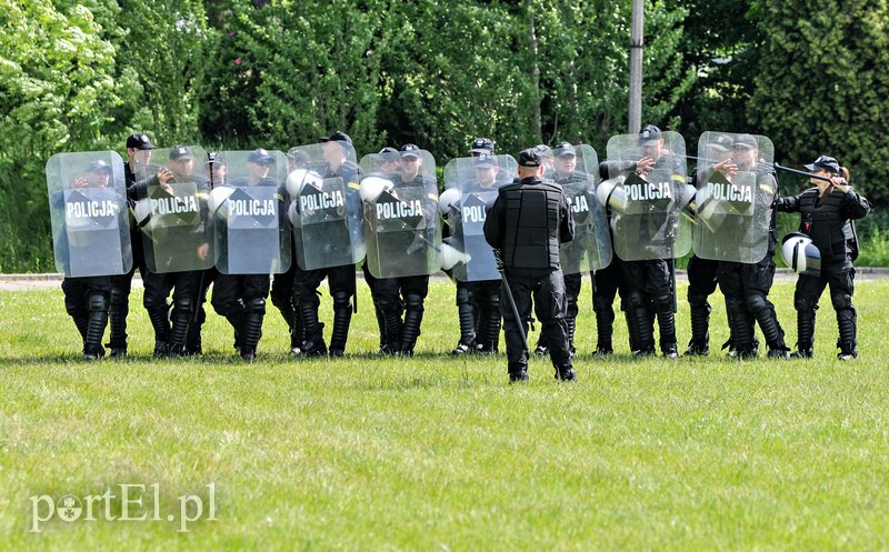 Elbląg Policja kontra kibice na stadionie